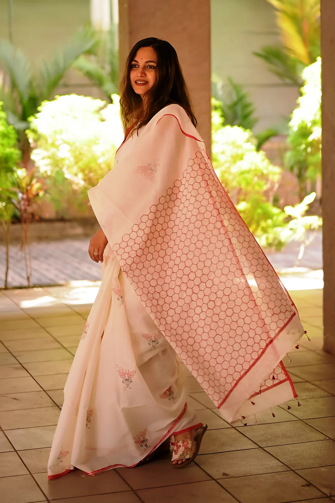 Elegant Cream Linen Saree with Minimal Floral Print & Contrast Border